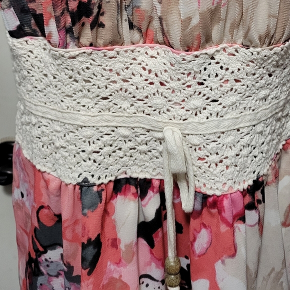 Torrid Size 0 Woman's Flower & Lace Tank top - Picture 4 of 5